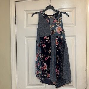 Umgee tunic size small